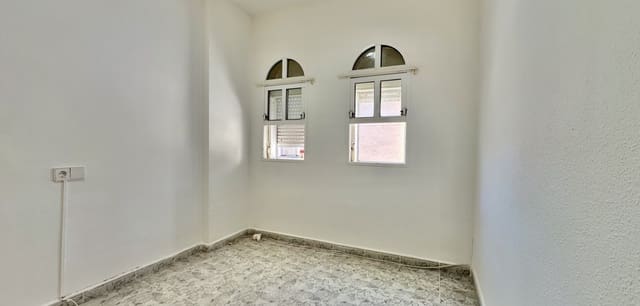 2 slaapkamer Bungalow te koop in La Zenia, Orihuela met zwembad - € 139.000 (Ref: 9656408)