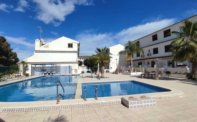 3 makuuhuone Huvila myytävänä paikassa Playa Flamenca, Orihuela mukana uima-altaan - 164 950 € (Ref: 9669133)