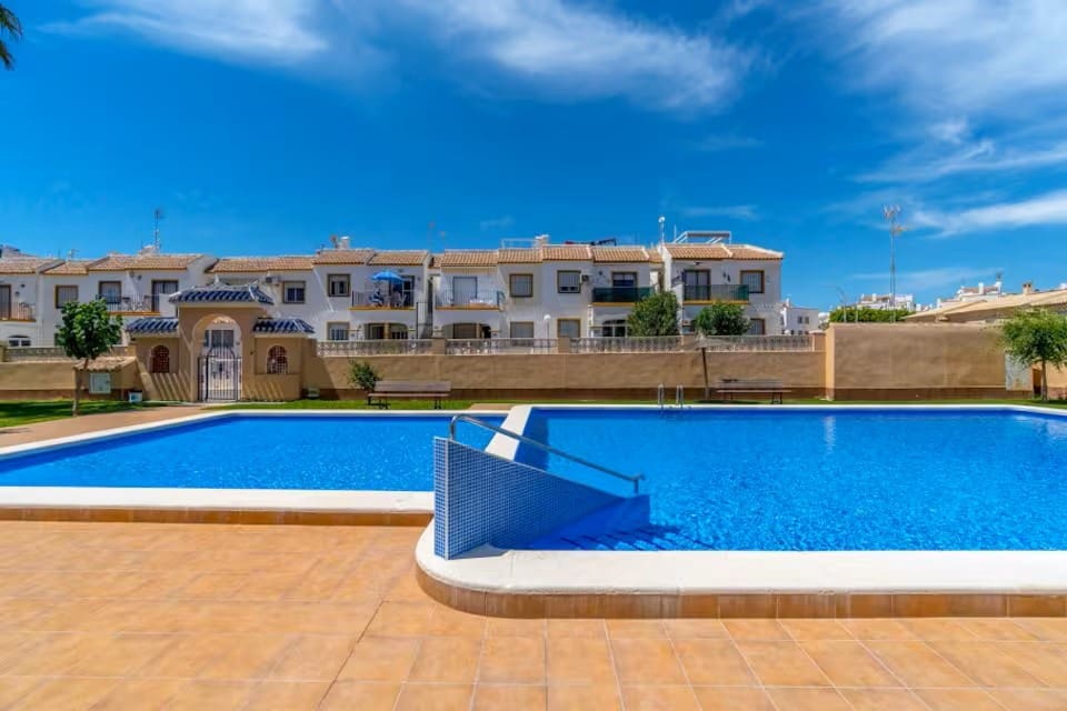 4 soverom Bungalow til salgs i Playa Flamenca med svømmebasseng - € 189 000 (Ref: 9700084)