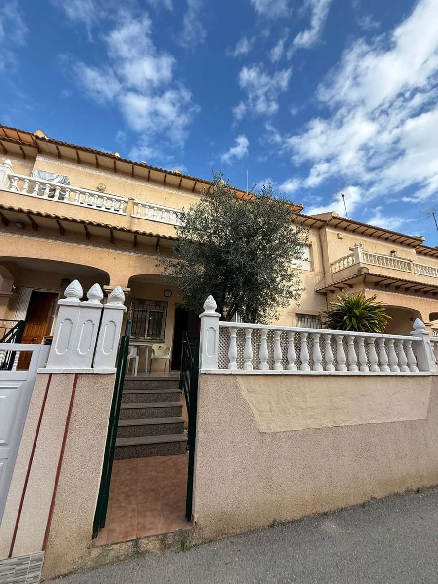 2 soveværelse Villa til salg i Torrevieja med swimmingpool - € 129.900 (Ref: 9707952)