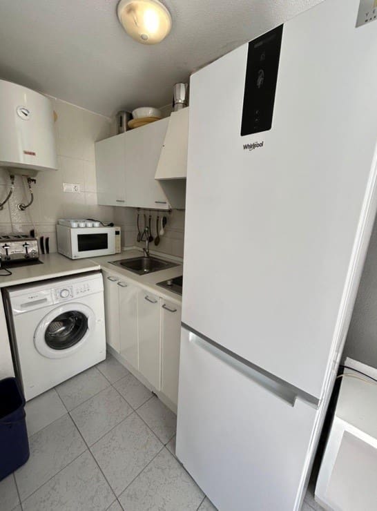 Leilighet til salgs i Torrevieja med svømmebasseng - € 93 000 (Ref: 9733393)