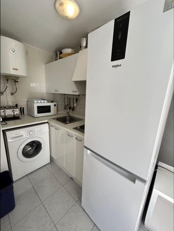 Leilighet til salgs i Torrevieja med svømmebasseng - € 93 000 (Ref: 9733393)