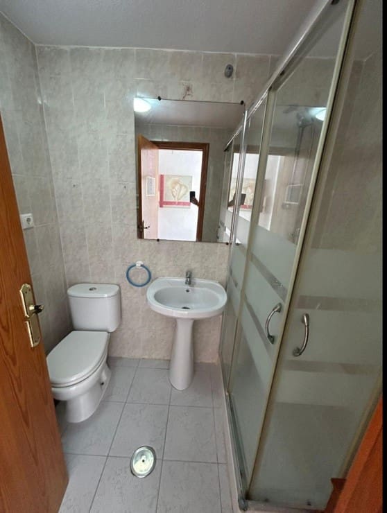 Leilighet til salgs i Torrevieja med svømmebasseng - € 93 000 (Ref: 9733393)