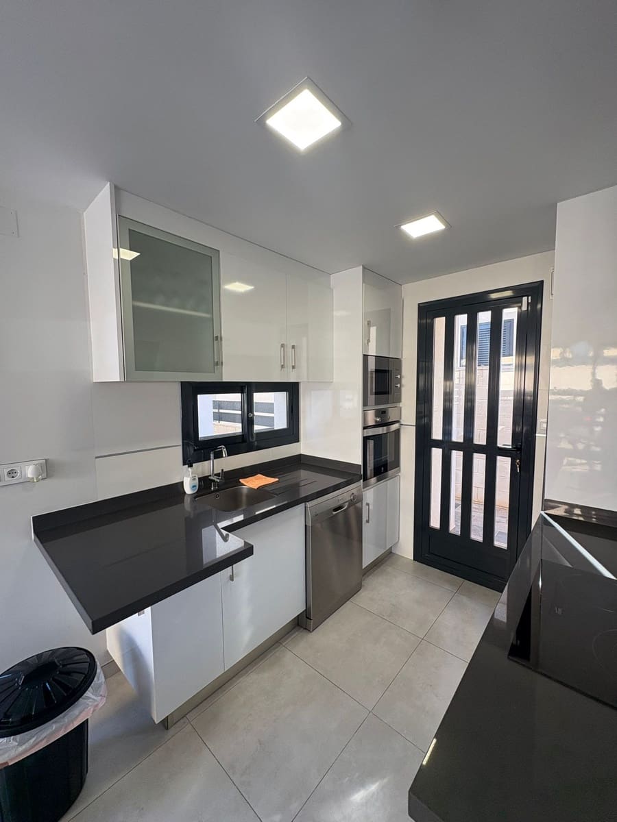 Chalet de 4 habitaciones en Villamartin en venta con piscina garaje - 399.000 € (Ref: 9733906)