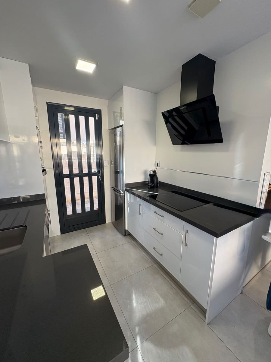 Chalet de 4 habitaciones en Villamartin en venta con piscina garaje - 399.000 € (Ref: 9733906)