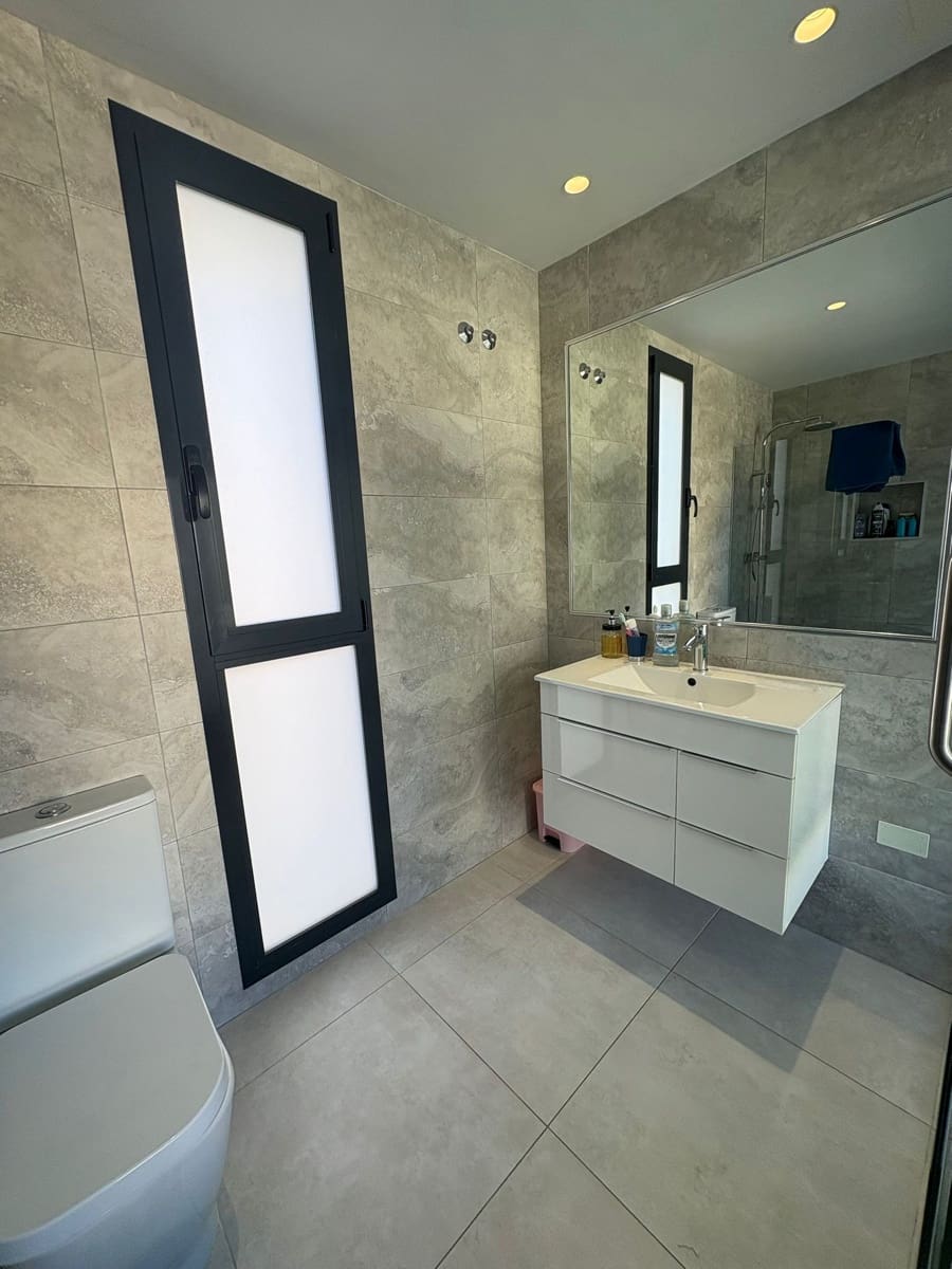 Chalet de 4 habitaciones en Villamartin en venta con piscina garaje - 399.000 € (Ref: 9733906)