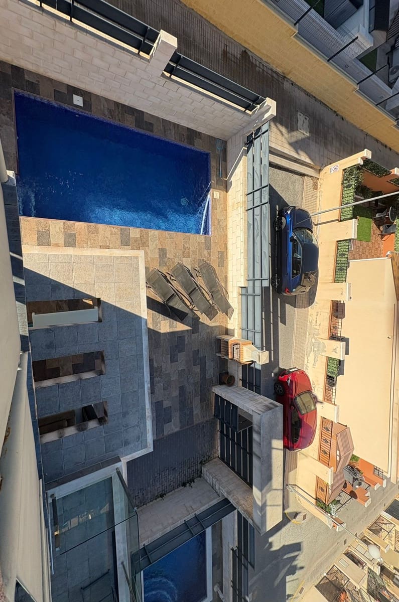 Chalet de 4 habitaciones en Villamartin en venta con piscina garaje - 399.000 € (Ref: 9733906)