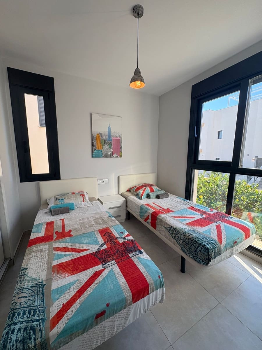 Chalet de 4 habitaciones en Villamartin en venta con piscina garaje - 399.000 € (Ref: 9733906)