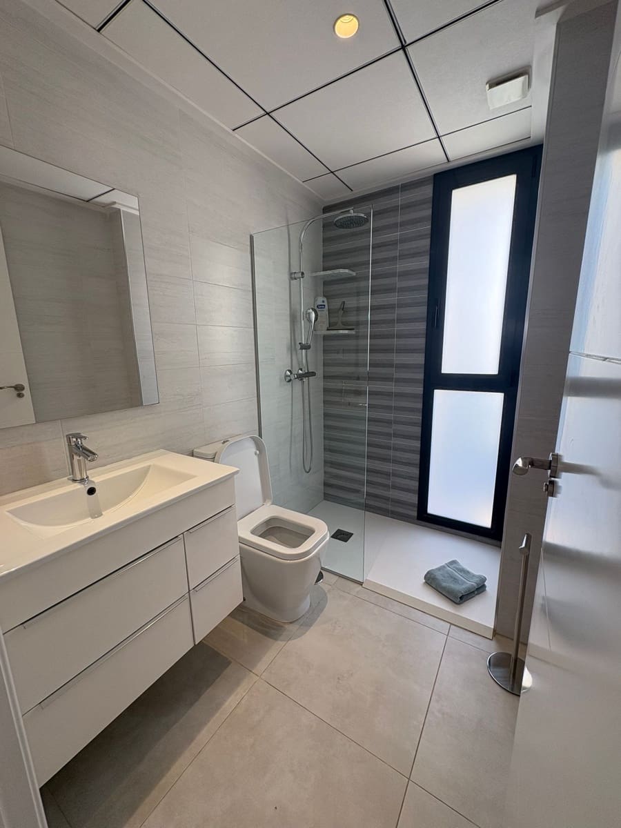 Chalet de 4 habitaciones en Villamartin en venta con piscina garaje - 399.000 € (Ref: 9733906)