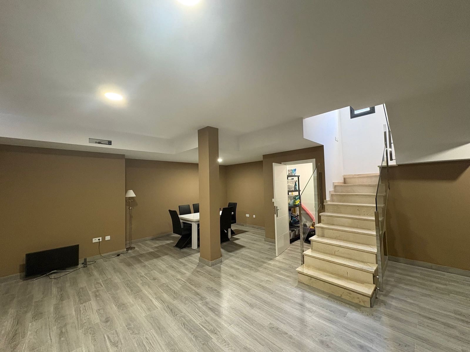 Chalet de 4 habitaciones en Villamartin en venta con piscina garaje - 399.000 € (Ref: 9733906)