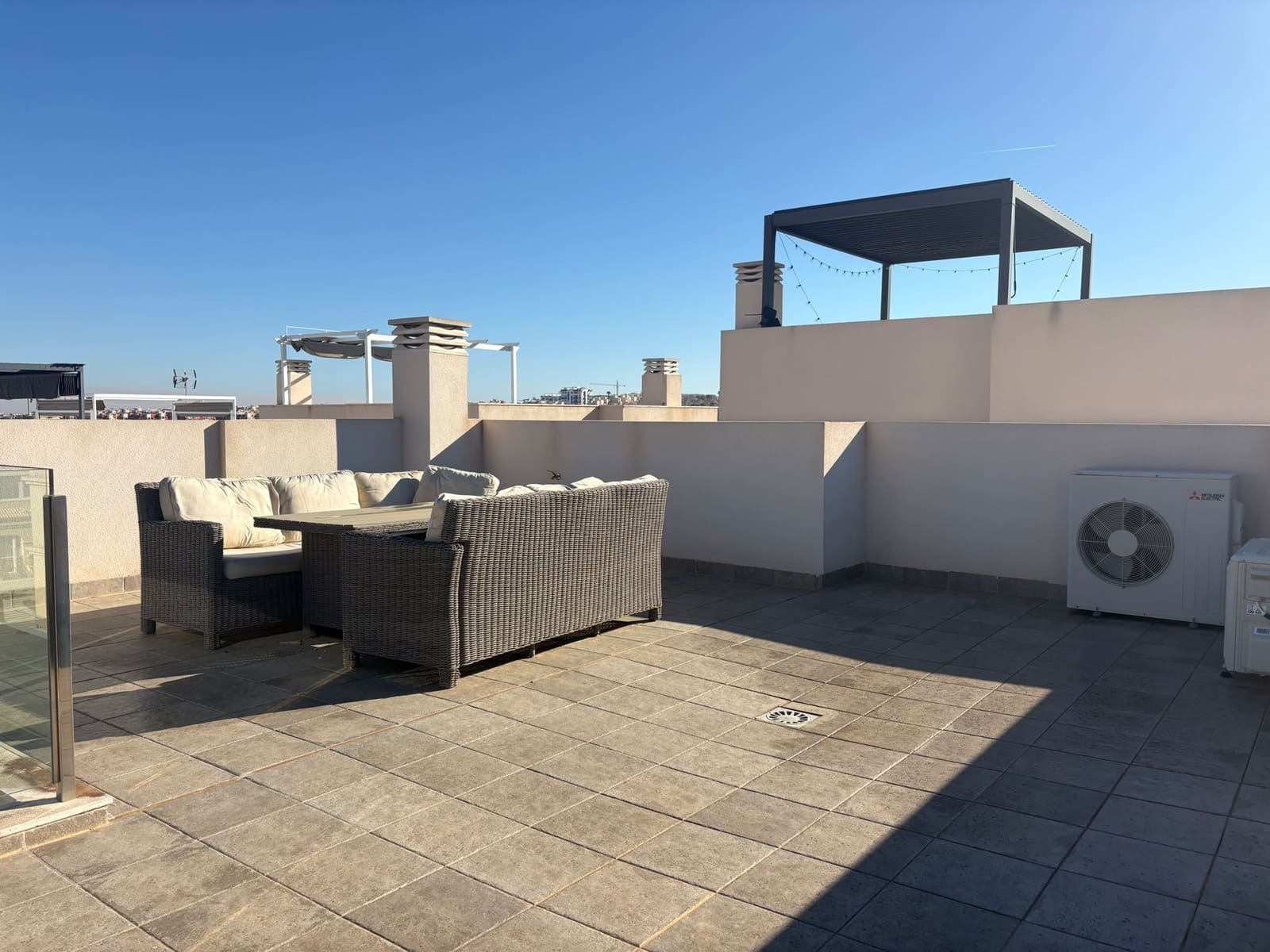 Chalet de 4 habitaciones en Villamartin en venta con piscina garaje - 399.000 € (Ref: 9733906)