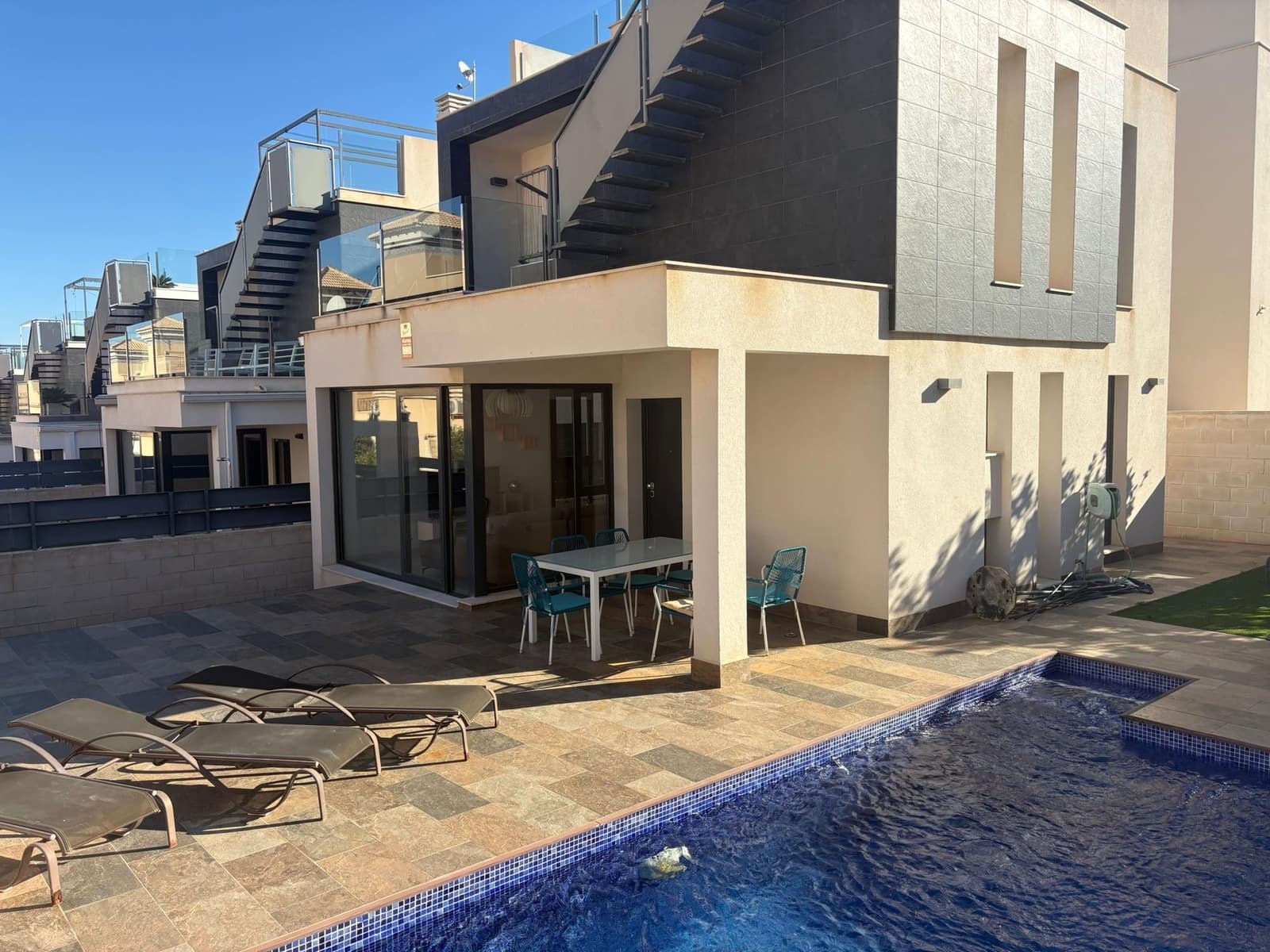 Chalet de 4 habitaciones en Villamartin en venta con piscina garaje - 399.000 € (Ref: 9733906)