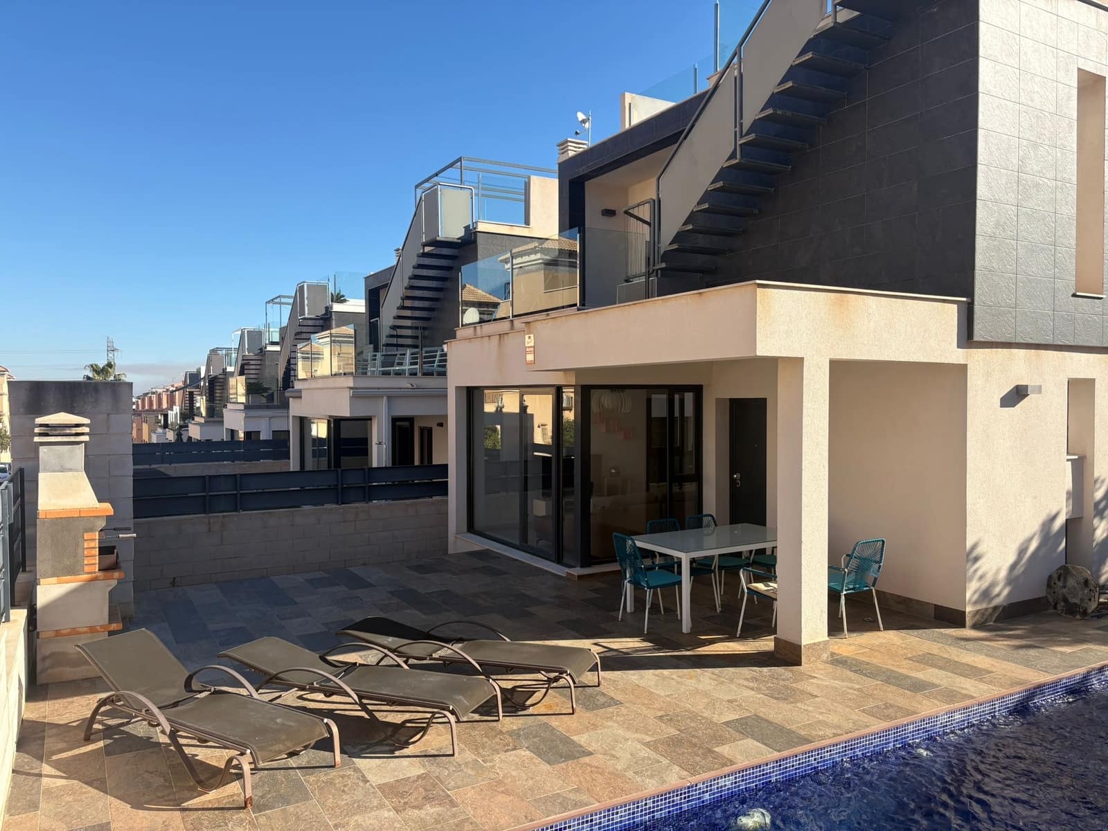 Chalet de 4 habitaciones en Villamartin en venta con piscina garaje - 399.000 € (Ref: 9733906)