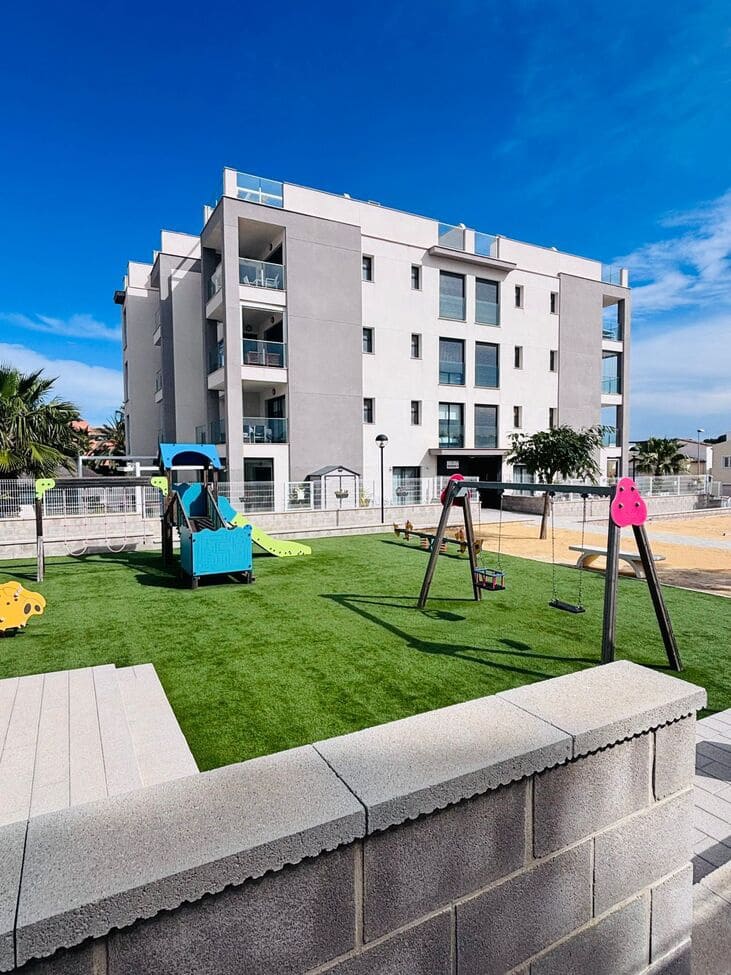 2 sypialnia Apartament na sprzedaż w Villamartin z basenem garażem - 205 000 € (Ref: 9735957)