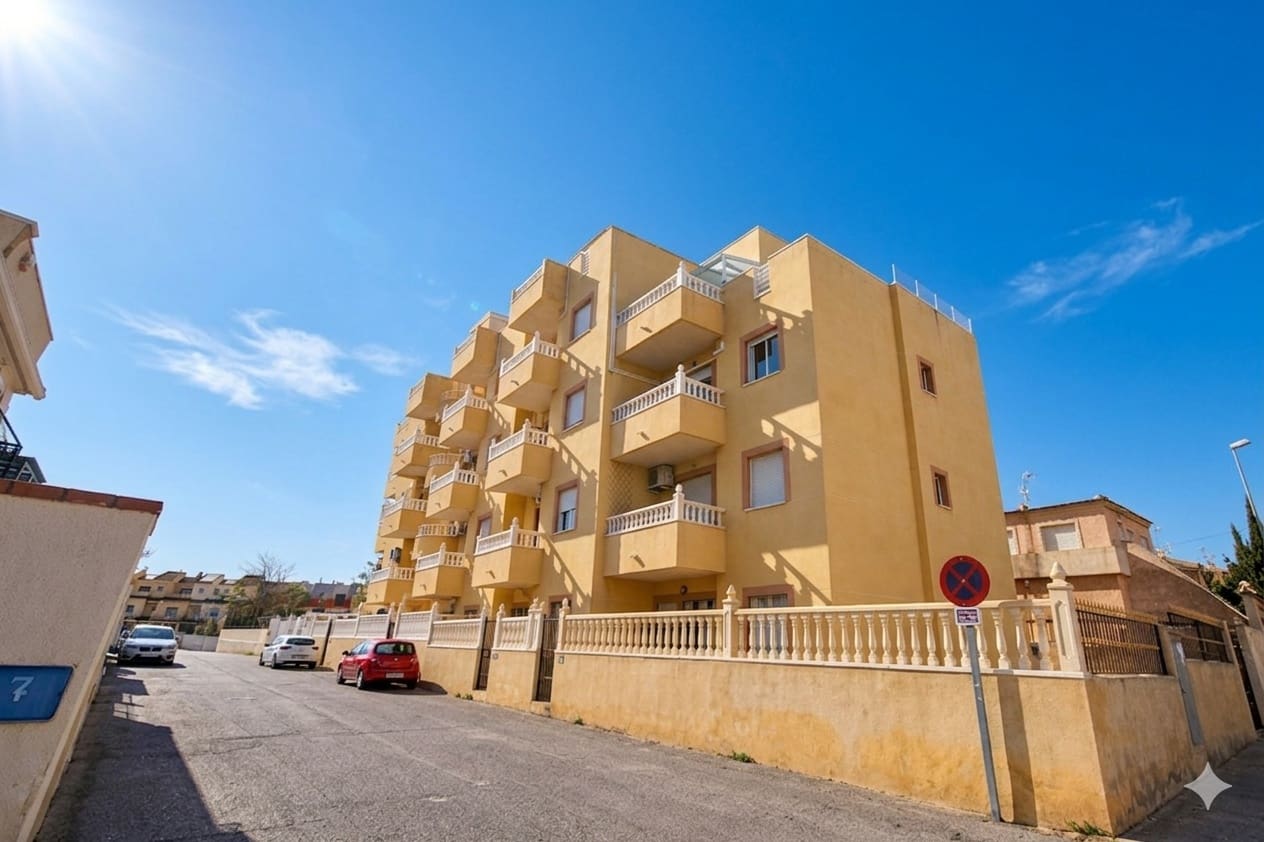 2 bedroom Apartment for sale in Cabo Roig with pool - € 126,000 (Ref: 9737285)