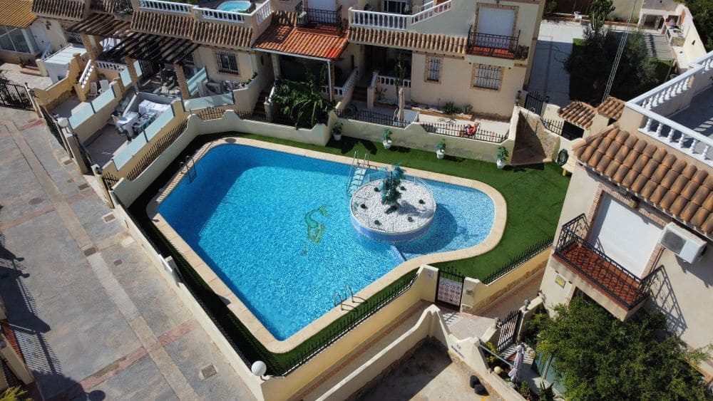 3 soveværelse Villa til salg i Playa Flamenca med swimmingpool garage - € 229.995 (Ref: 9747277)