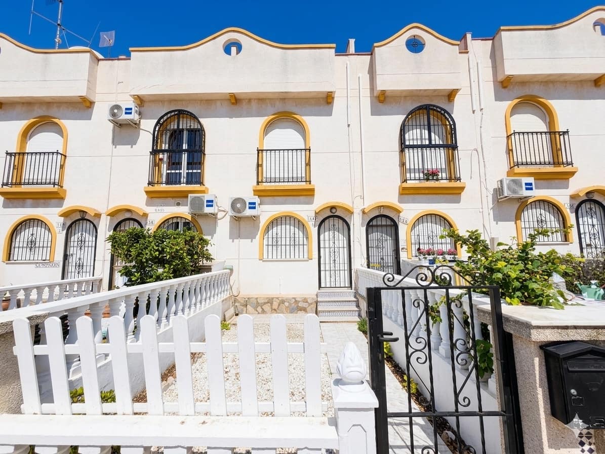 2 bedroom Villa for sale in Playa Flamenca with pool - € 169,995 (Ref: 9770971)