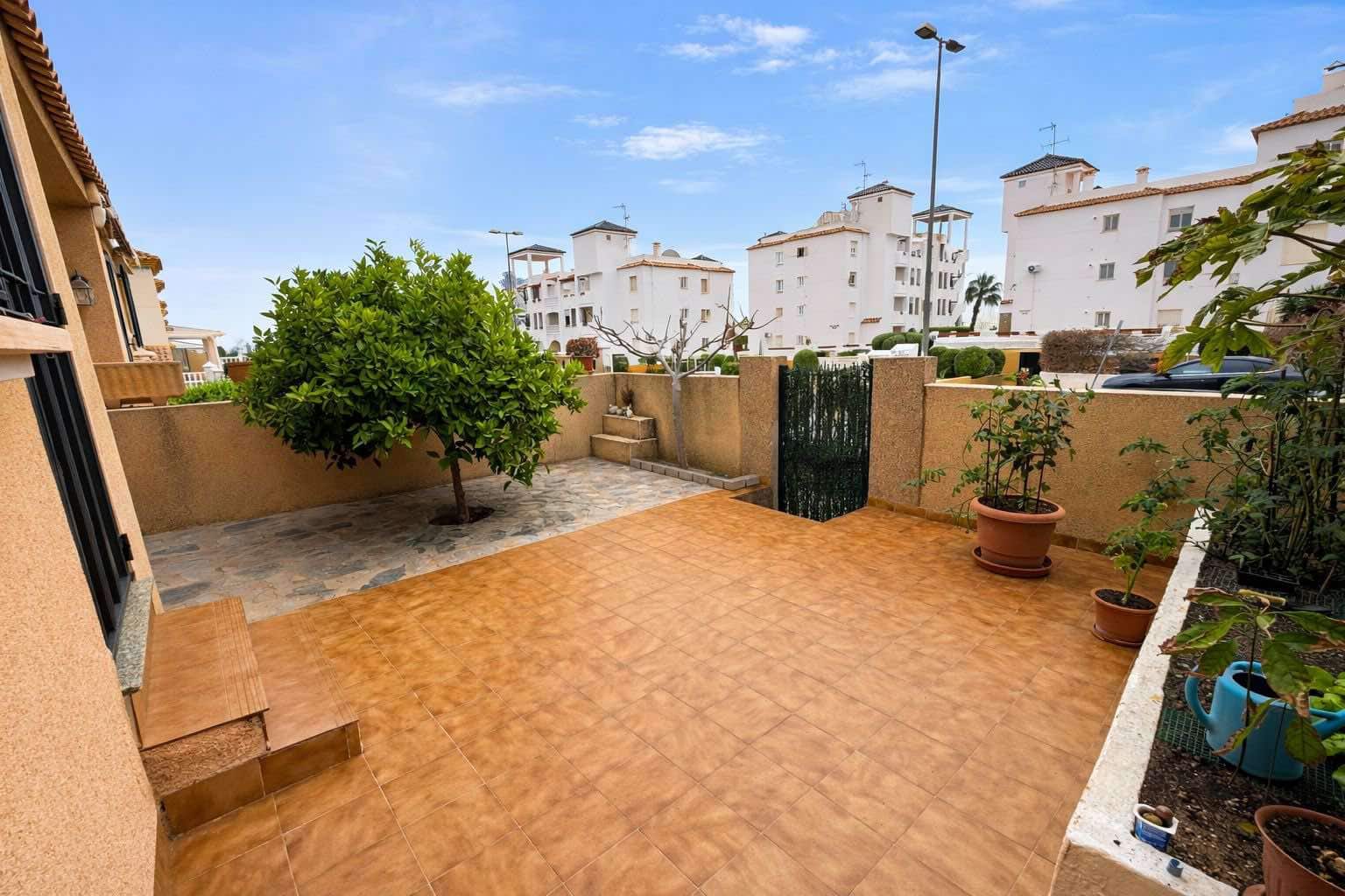 3 quarto Moradia para venda em Playa Flamenca com piscina garagem - 189 500 € (Ref: 9775924)