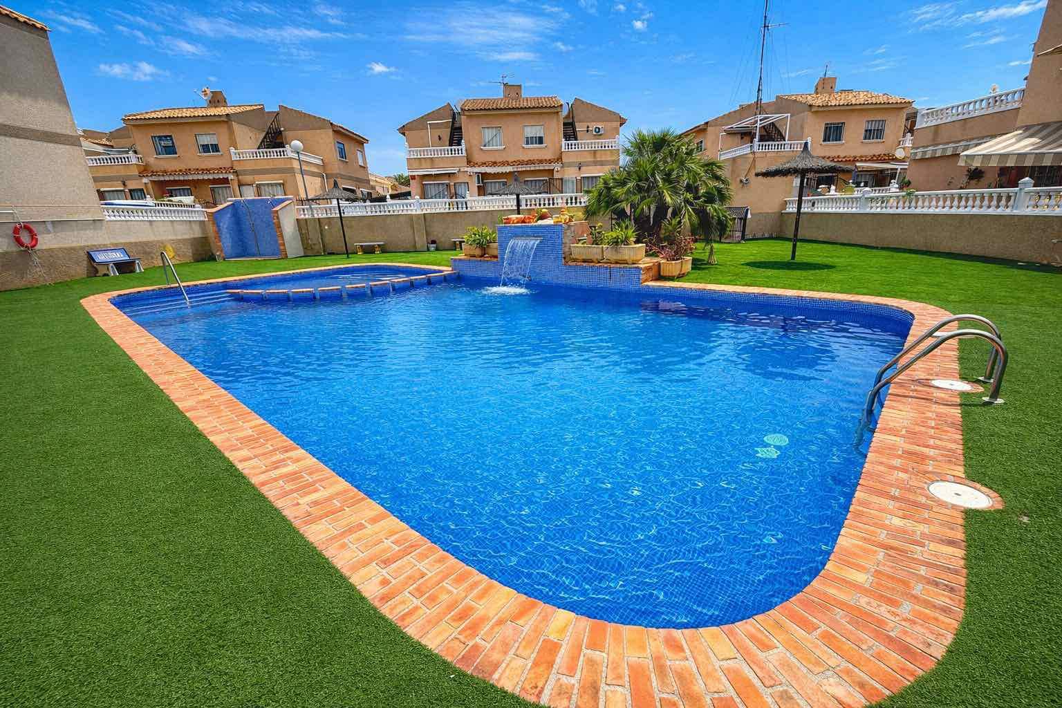 3 quarto Moradia para venda em Playa Flamenca com piscina garagem - 189 500 € (Ref: 9775924)