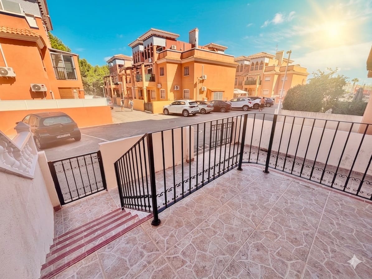 2 chambre Bungalow à vendre à Playa Flamenca avec piscine garage - 129 900 € (Ref: 9790054)