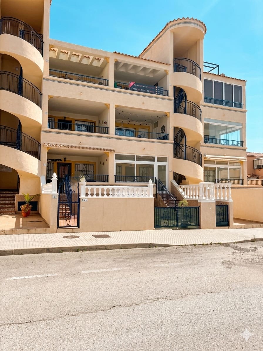 2 sovrum Bungalow till salu i Playa Flamenca med pool - 149 950 € (Ref: 9799971)