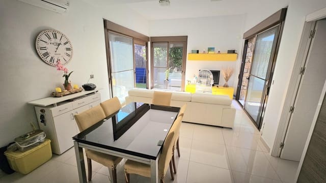 Chalet de 2 habitaciones en Cabo Roig, Orihuela en venta con piscina garaje - 299.000 € (Ref: 9804835)