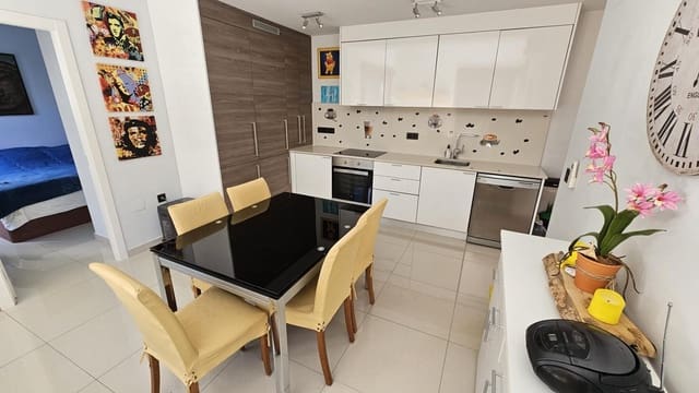 Chalet de 2 habitaciones en Cabo Roig, Orihuela en venta con piscina garaje - 299.000 € (Ref: 9804835)