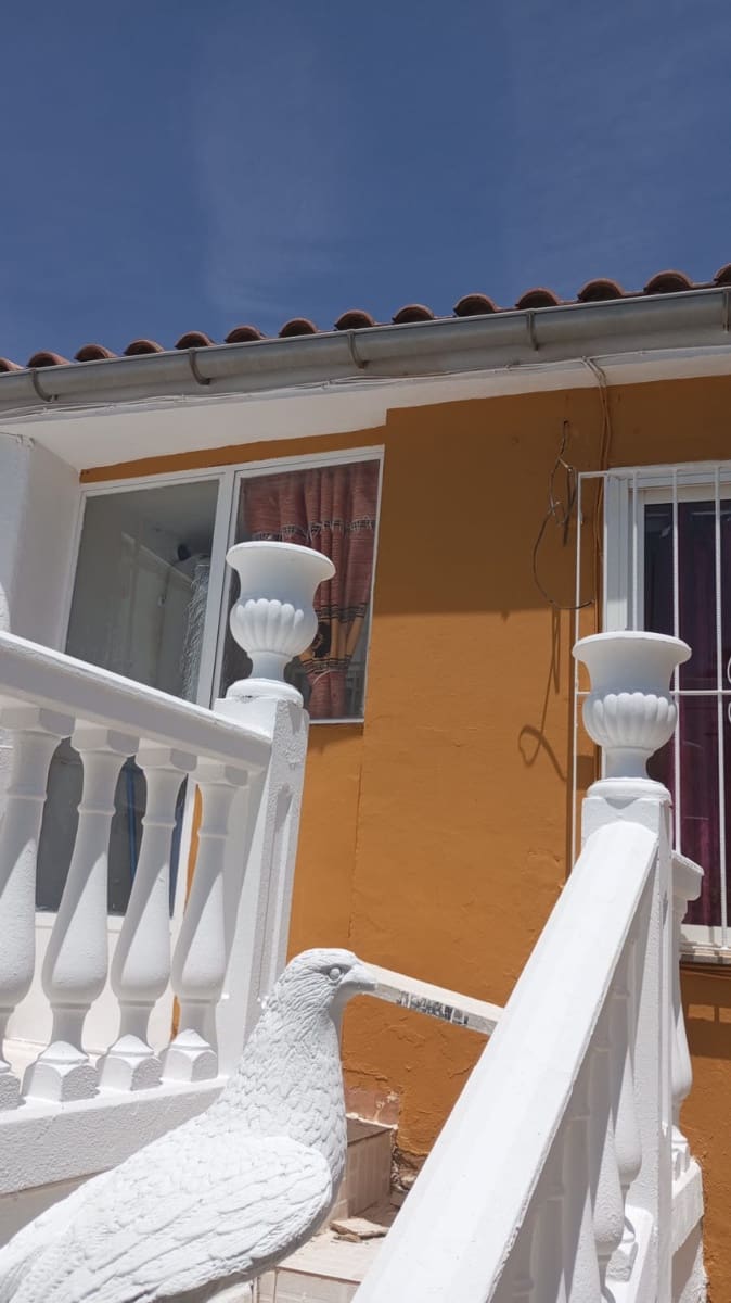 8 soveværelse Finca/Landehus til salg i Baza med swimmingpool garage - € 249.950 (Ref: 9311909)