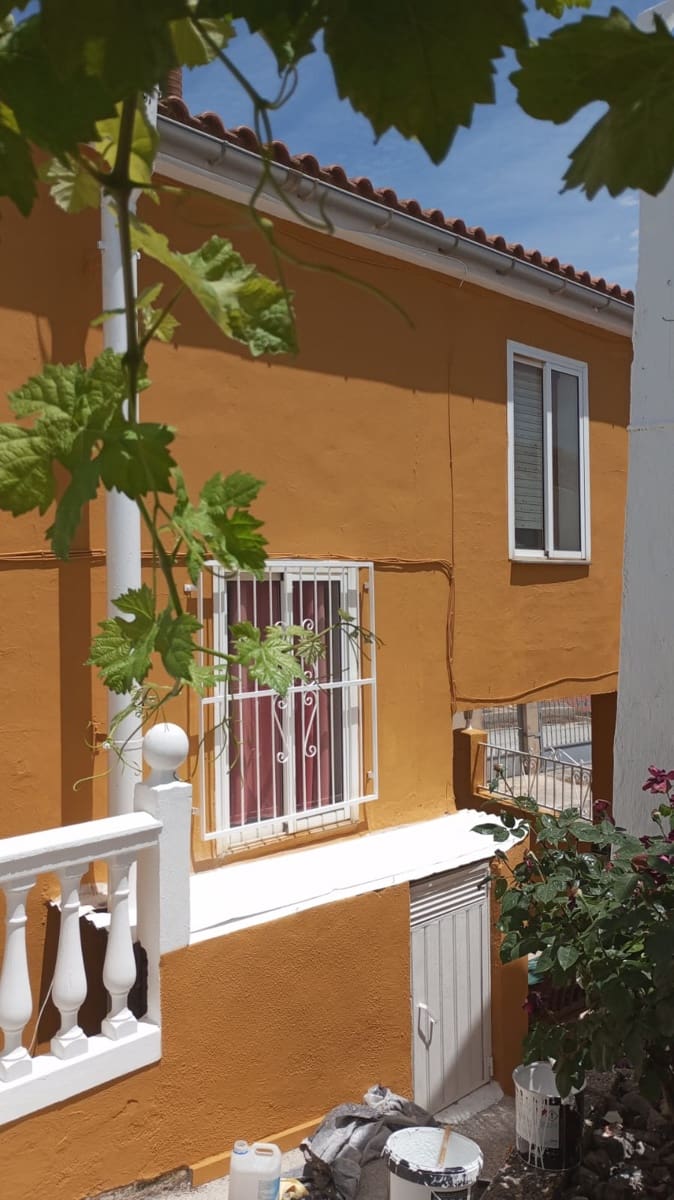 8 soveværelse Finca/Landehus til salg i Baza med swimmingpool garage - € 249.950 (Ref: 9311909)