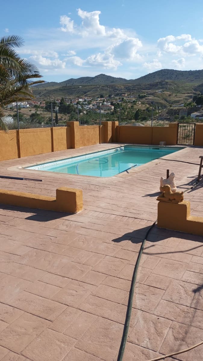 8 soveværelse Finca/Landehus til salg i Baza med swimmingpool garage - € 249.950 (Ref: 9311909)