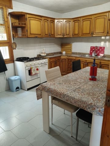 8 soveværelse Finca/Landehus til salg i Baza med swimmingpool garage - € 249.950 (Ref: 9311909)