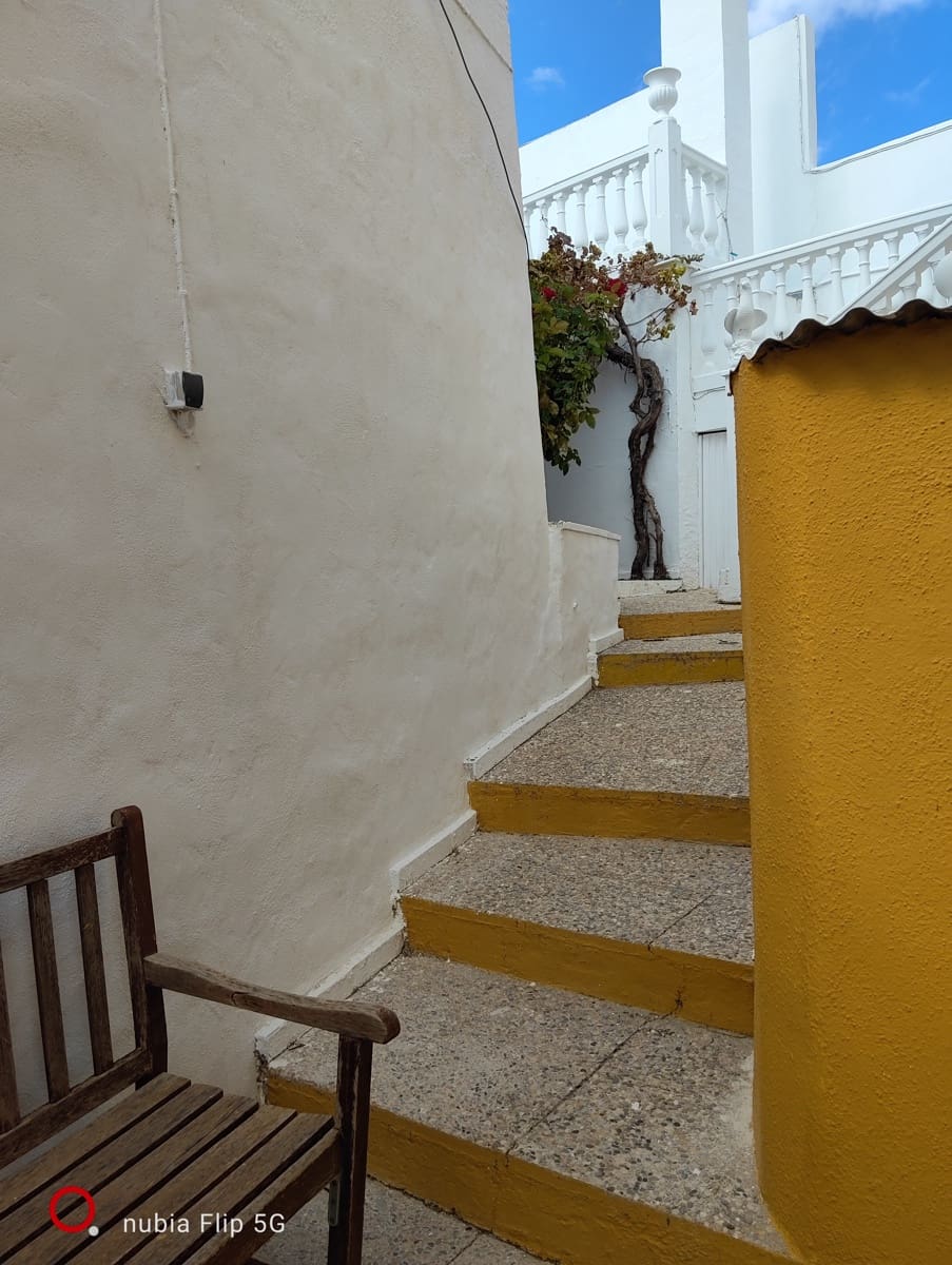 8 soveværelse Finca/Landehus til salg i Baza med swimmingpool garage - € 249.950 (Ref: 9311909)