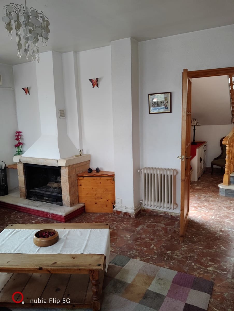 8 soveværelse Finca/Landehus til salg i Baza med swimmingpool garage - € 249.950 (Ref: 9311909)