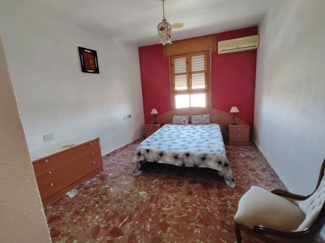 8 soveværelse Finca/Landehus til salg i Baza med swimmingpool garage - € 249.950 (Ref: 9311909)