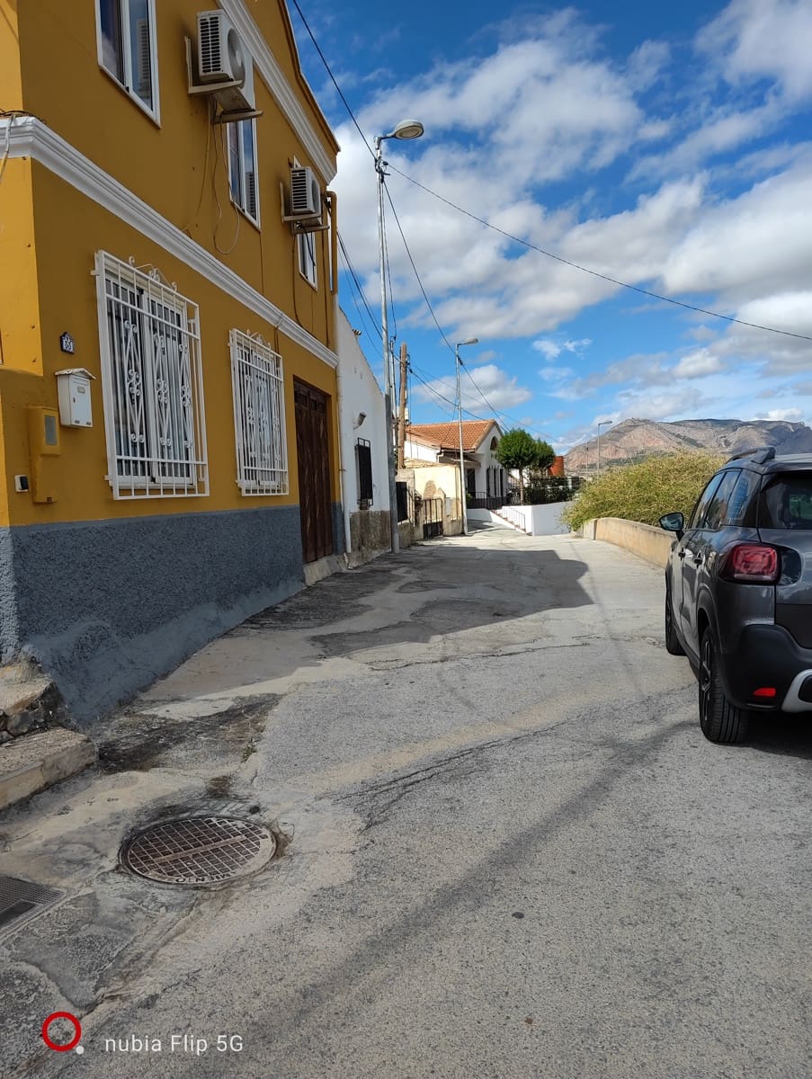 8 soveværelse Finca/Landehus til salg i Baza med swimmingpool garage - € 249.950 (Ref: 9311909)