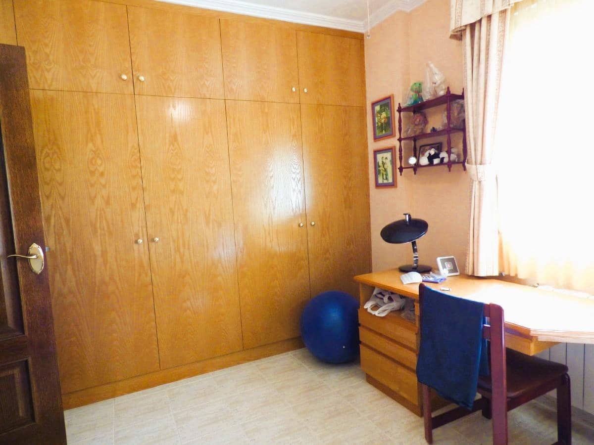 6 soveværelse Byhus til salg i Benidorm med swimmingpool garage - € 460.000 (Ref: 10065688)