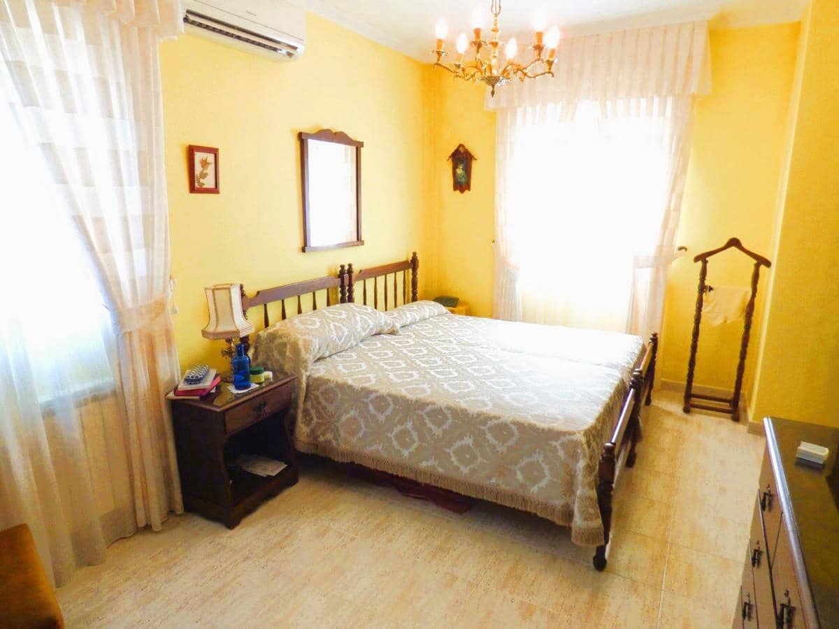 6 soveværelse Byhus til salg i Benidorm med swimmingpool garage - € 460.000 (Ref: 10065688)