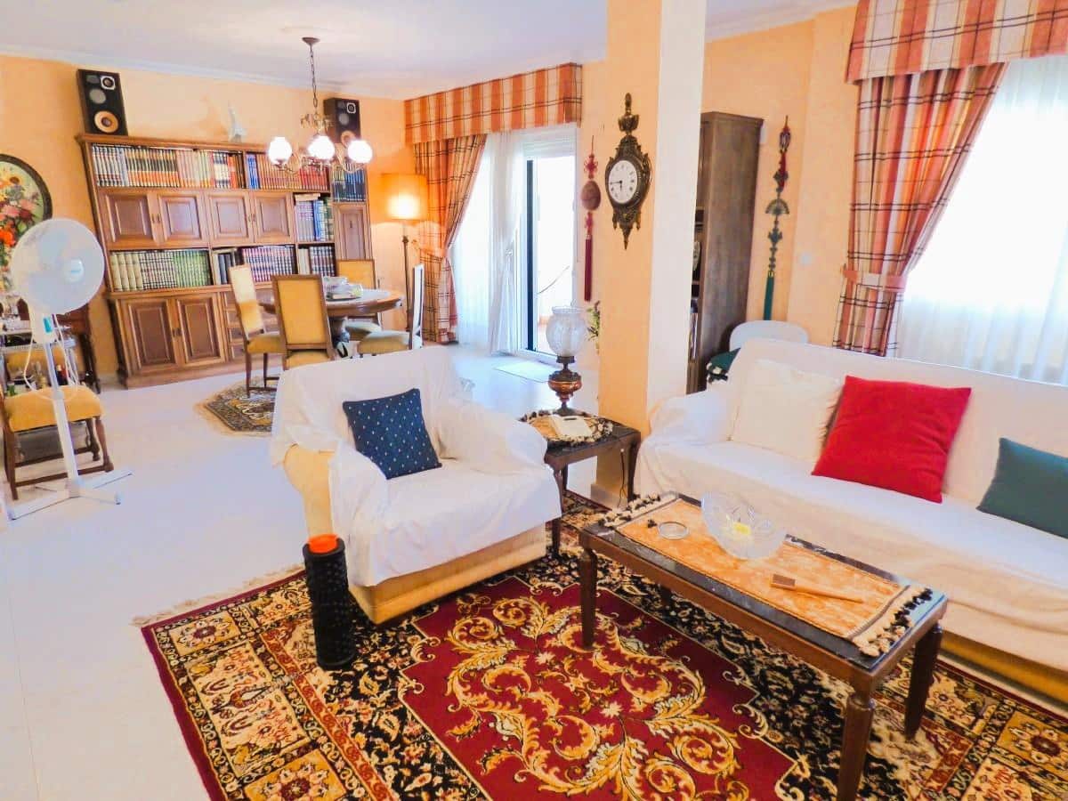 6 soveværelse Byhus til salg i Benidorm med swimmingpool garage - € 460.000 (Ref: 10065688)