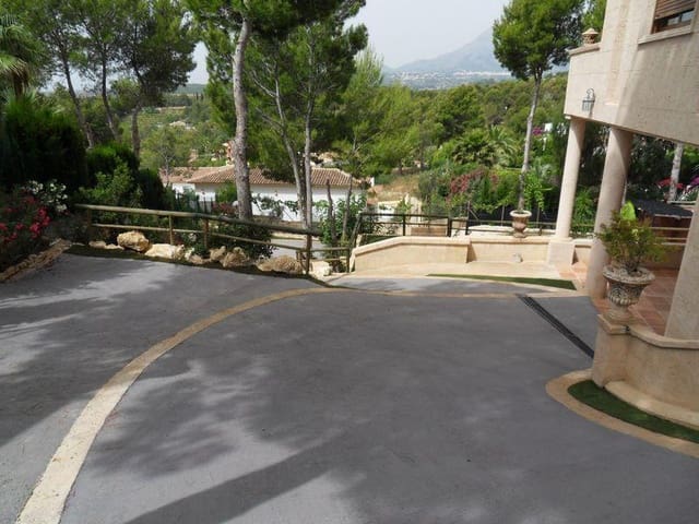 4 soverom Villa til salgs i Alhama Springs, Altea med svømmebasseng garasje - € 635 000 (Ref: 4722615)