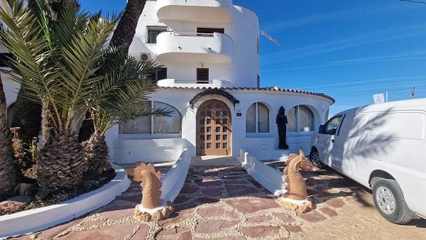 Erhverv til salg i Denia med garage - € 870.000 (Ref: 8383841)