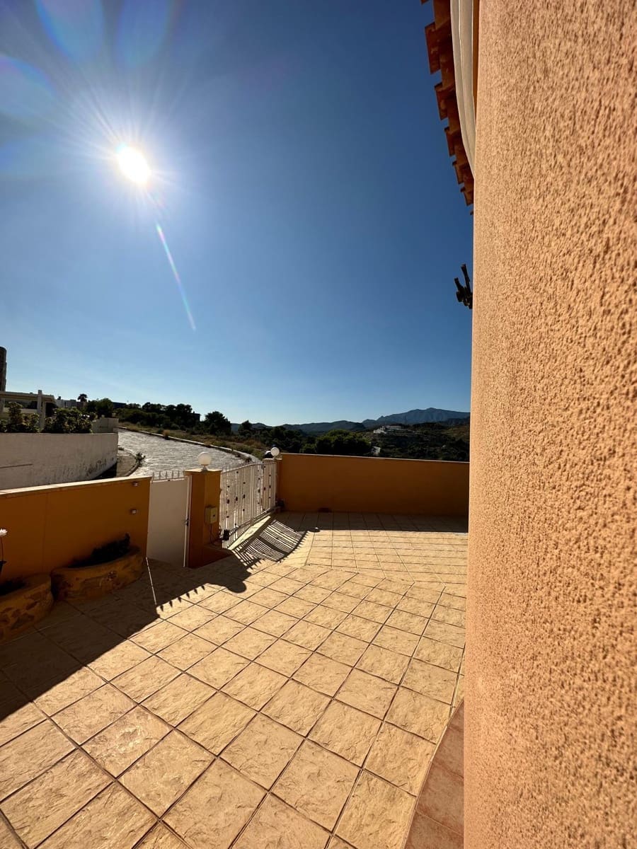 3 soverom Villa til salgs i La Villajoyosa / Vila Joiosa med svømmebasseng garasje - € 595 000 (Ref: 9039783)