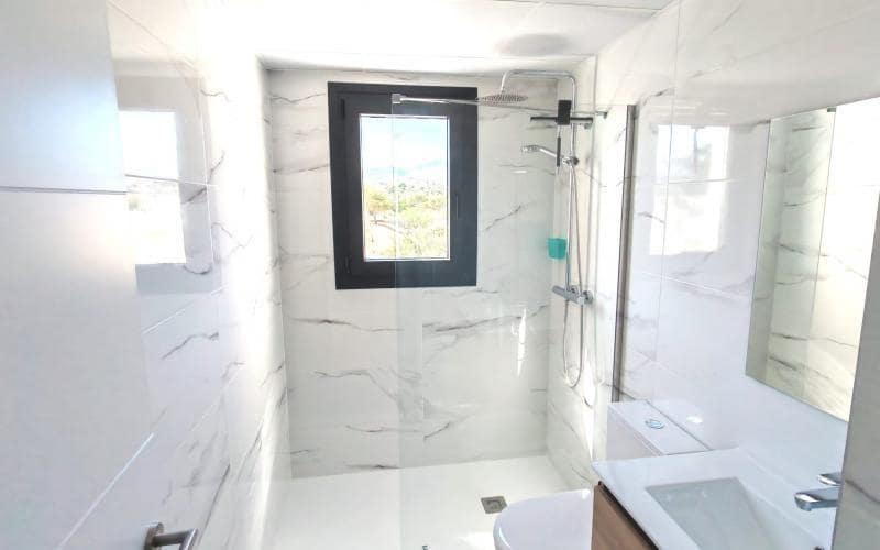 Apartamento de 3 habitaciones en La Villajoyosa / Vila Joiosa en venta con piscina garaje - 550.000 € (Ref: 9883765)