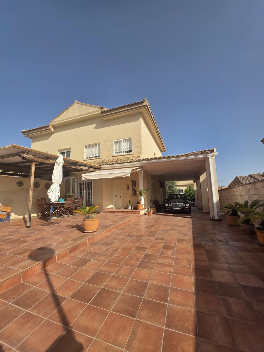 4 bedroom Villa for sale in La Nucia with pool garage - € 425,000 (Ref: 9931116)