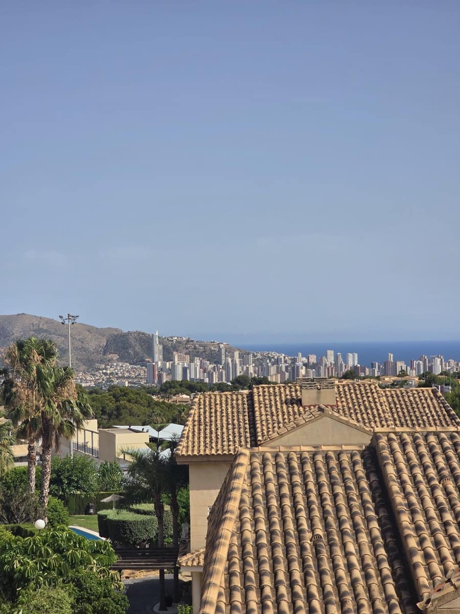 4 bedroom Villa for sale in La Nucia with pool garage - € 425,000 (Ref: 9931116)