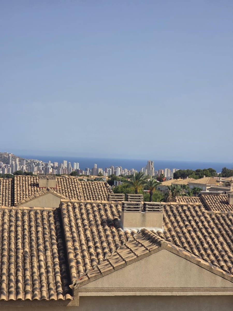 4 bedroom Villa for sale in La Nucia with pool garage - € 425,000 (Ref: 9931116)
