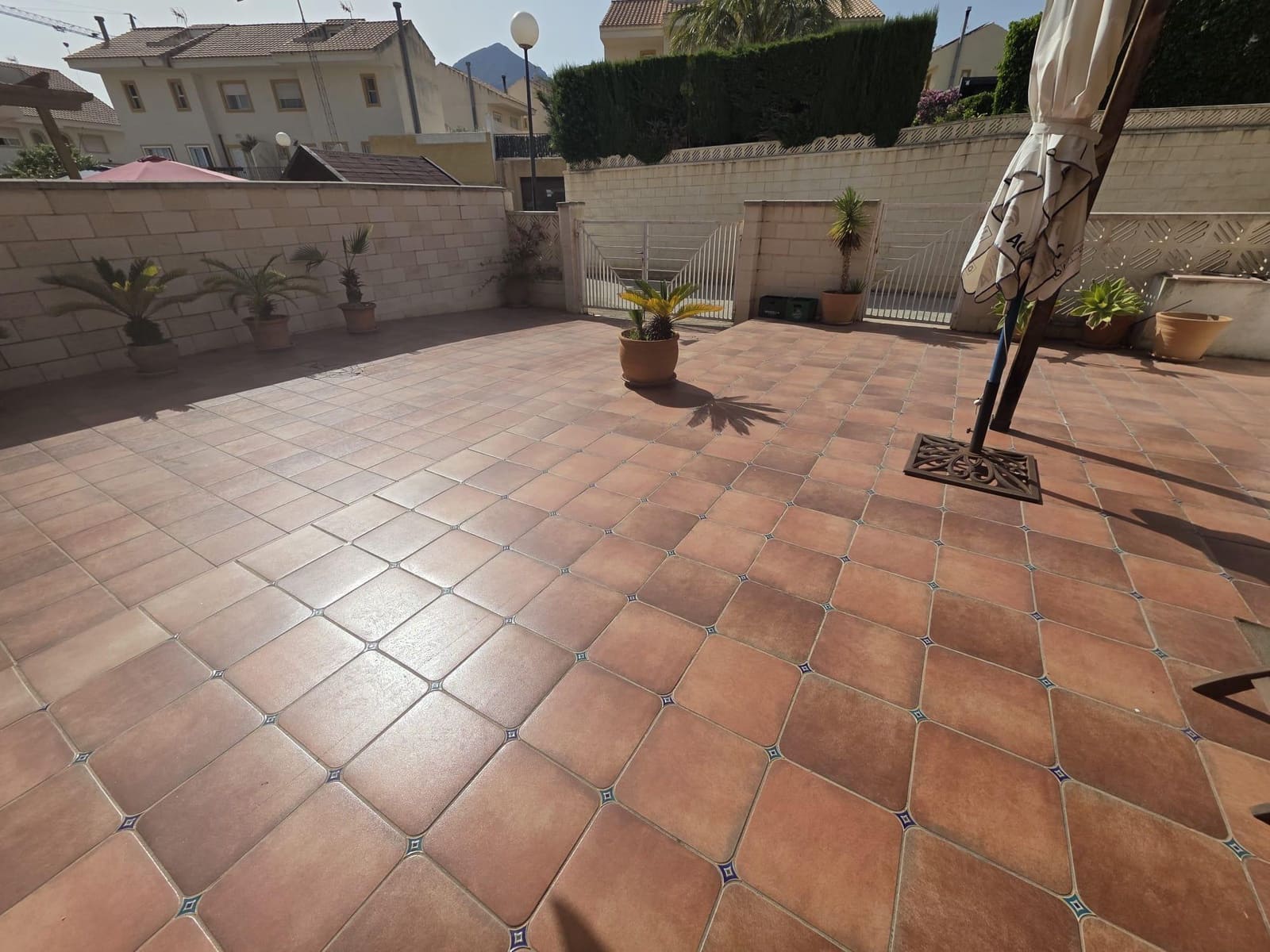 4 bedroom Villa for sale in La Nucia with pool garage - € 425,000 (Ref: 9931116)