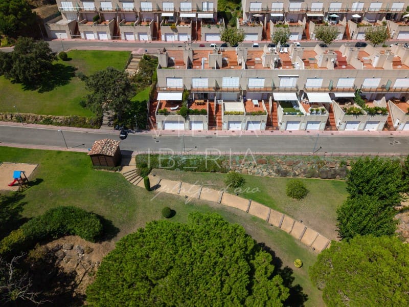 3 makuuhuone Omakotitalo myytävänä paikassa Sant Feliu de Guixols mukana uima-altaan 
autotalli - 630 000 € (Ref: 10017511)
