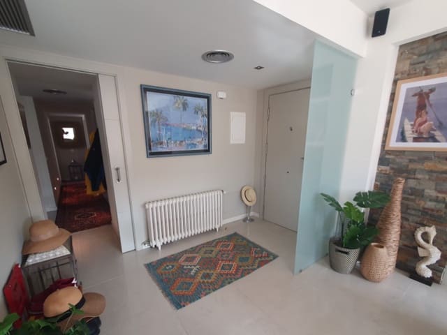 Ático de 4 habitaciones en Sant Feliu de Guíxols en alquiler con garaje - 1.995 € (Ref: 10025600)