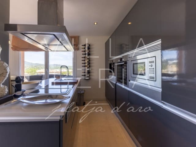 Ático de 4 habitaciones en Sant Feliu de Guíxols en alquiler con garaje - 1.995 € (Ref: 10025600)