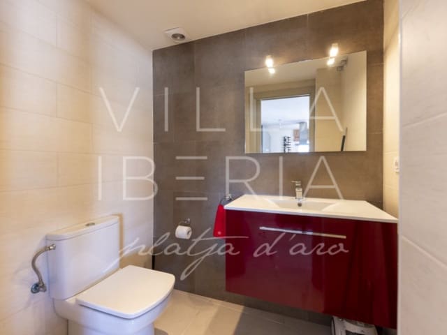 Ático de 4 habitaciones en Sant Feliu de Guíxols en alquiler con garaje - 1.995 € (Ref: 10025600)